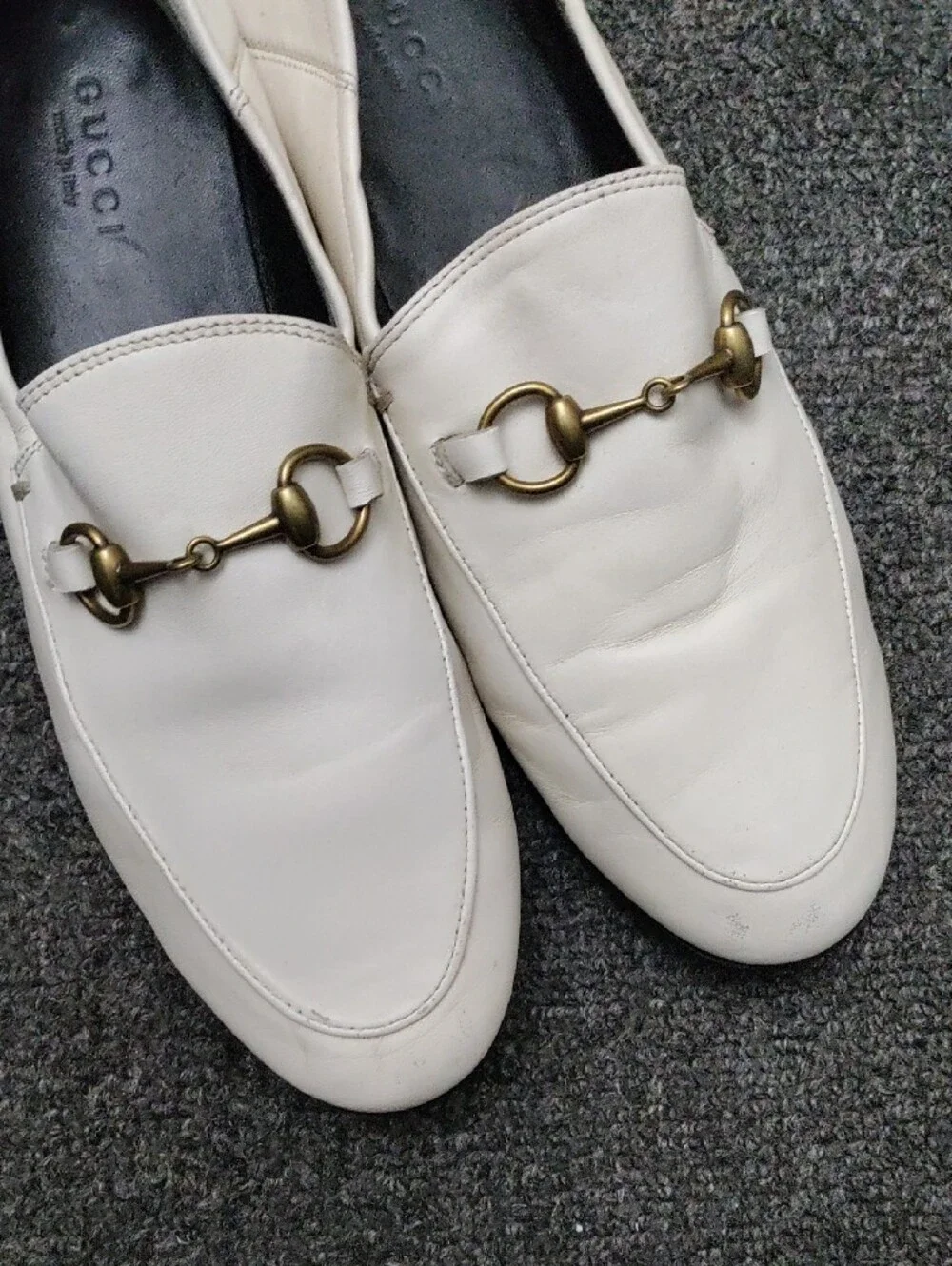 Gucci White Leather Horsebit Slip-On Loafers